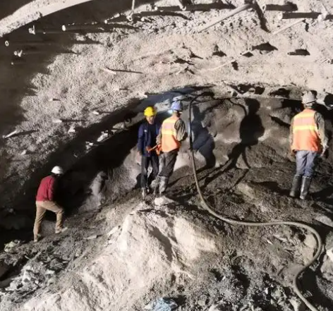 婺城隧道拱顶带模注浆料，微膨胀注浆料的特点及施工工艺